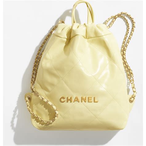 chanel vintage backpck yellow